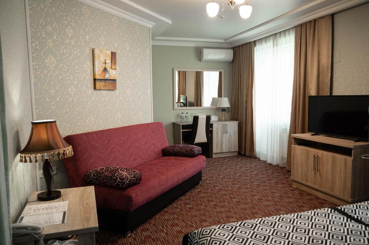 Hotel Uyutnyy Dom Taraz Exterior foto