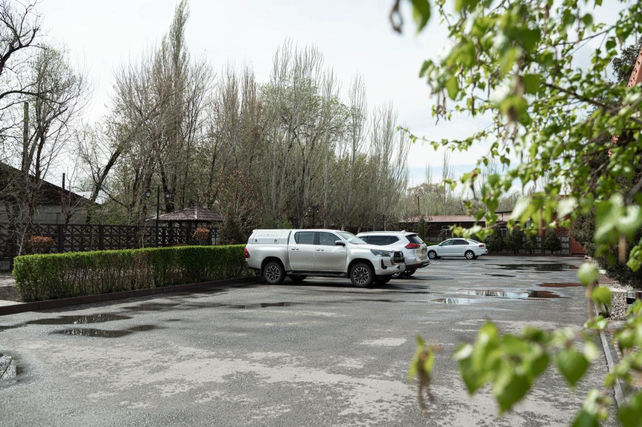 Hotel Uyutnyy Dom Taraz Exterior foto
