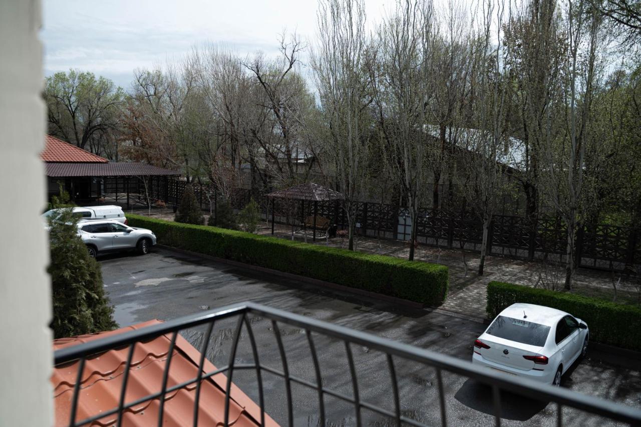 Hotel Uyutnyy Dom Taraz Exterior foto