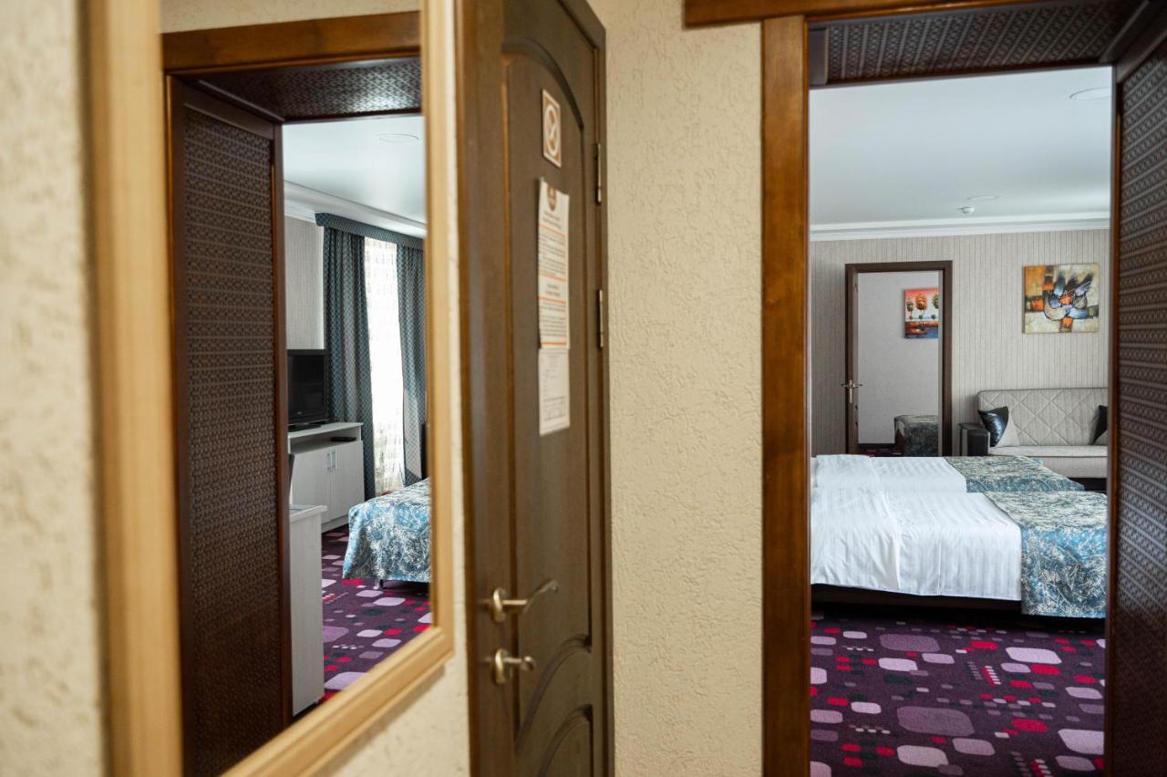 Hotel Uyutnyy Dom Taraz Exterior foto