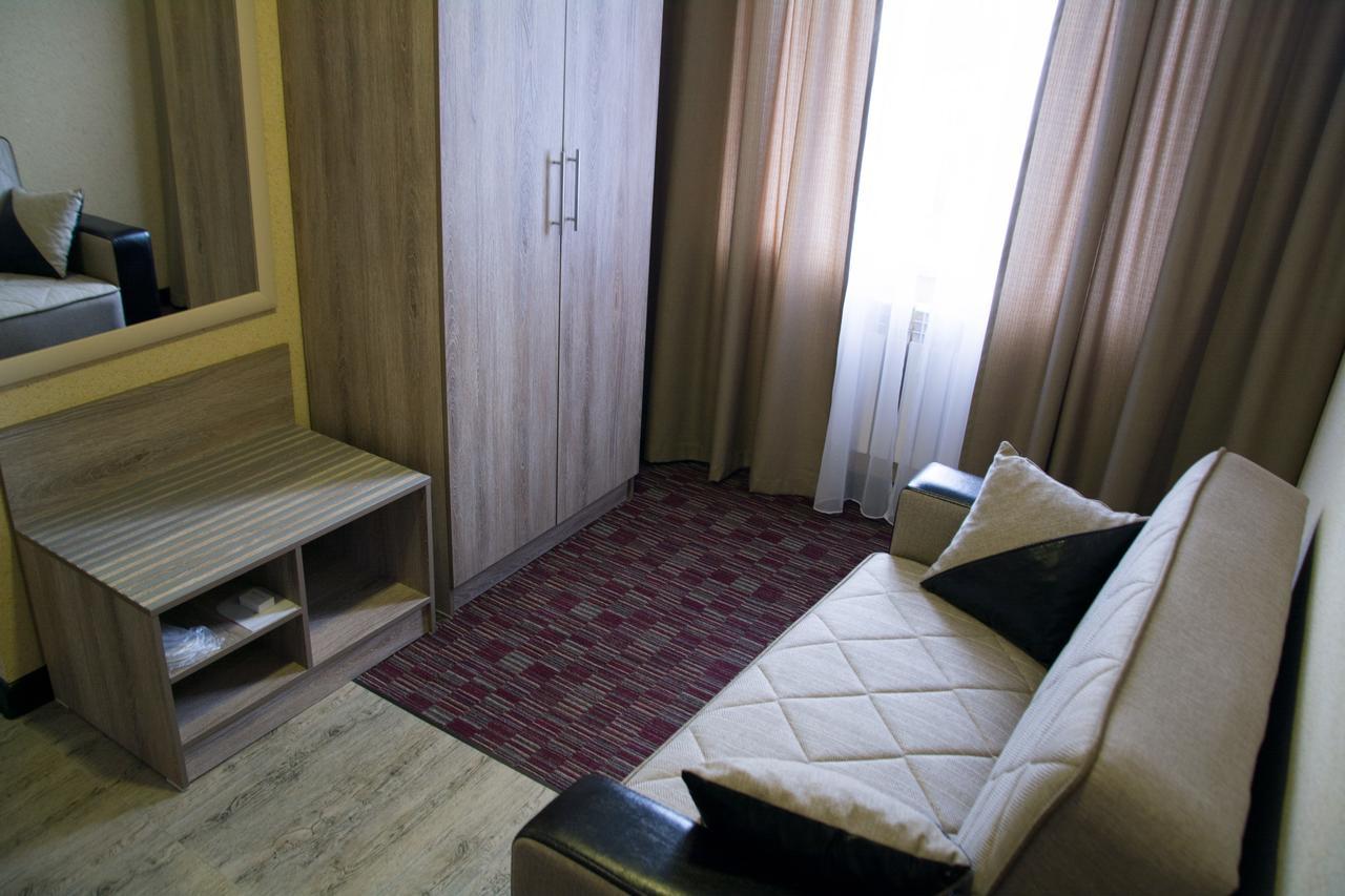 Hotel Uyutnyy Dom Taraz Exterior foto